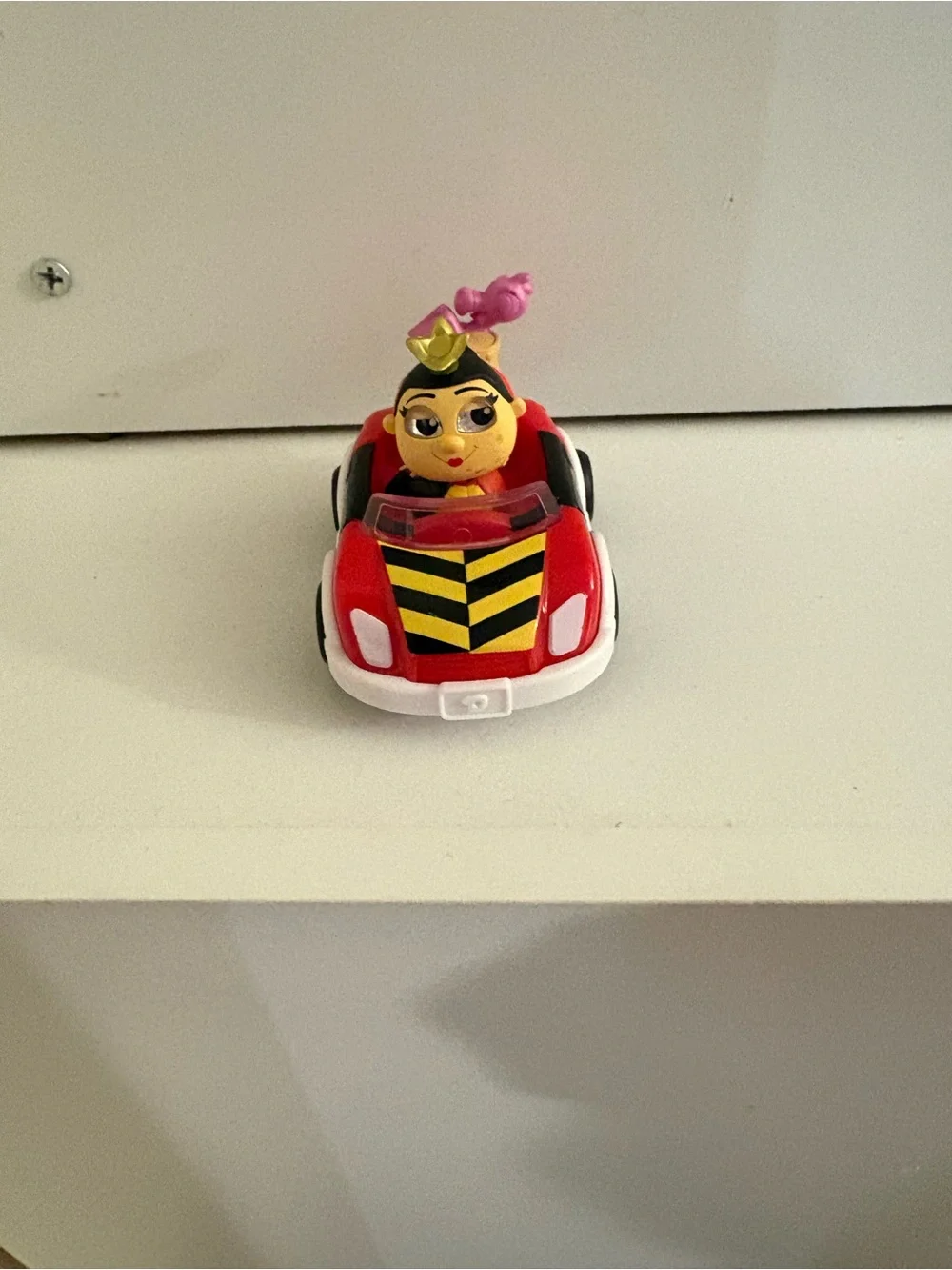 Disney Doorables Let's Go Vehicles Series 2  Queen of Hearts Set